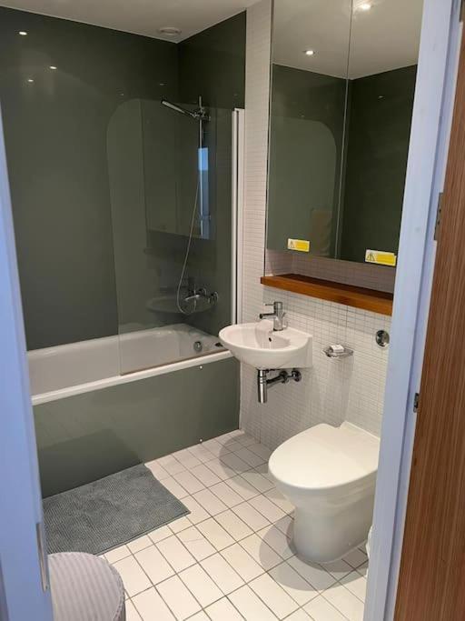Stunning 2 Bed Flat! Centrally Located In London, Uk! מראה חיצוני תמונה